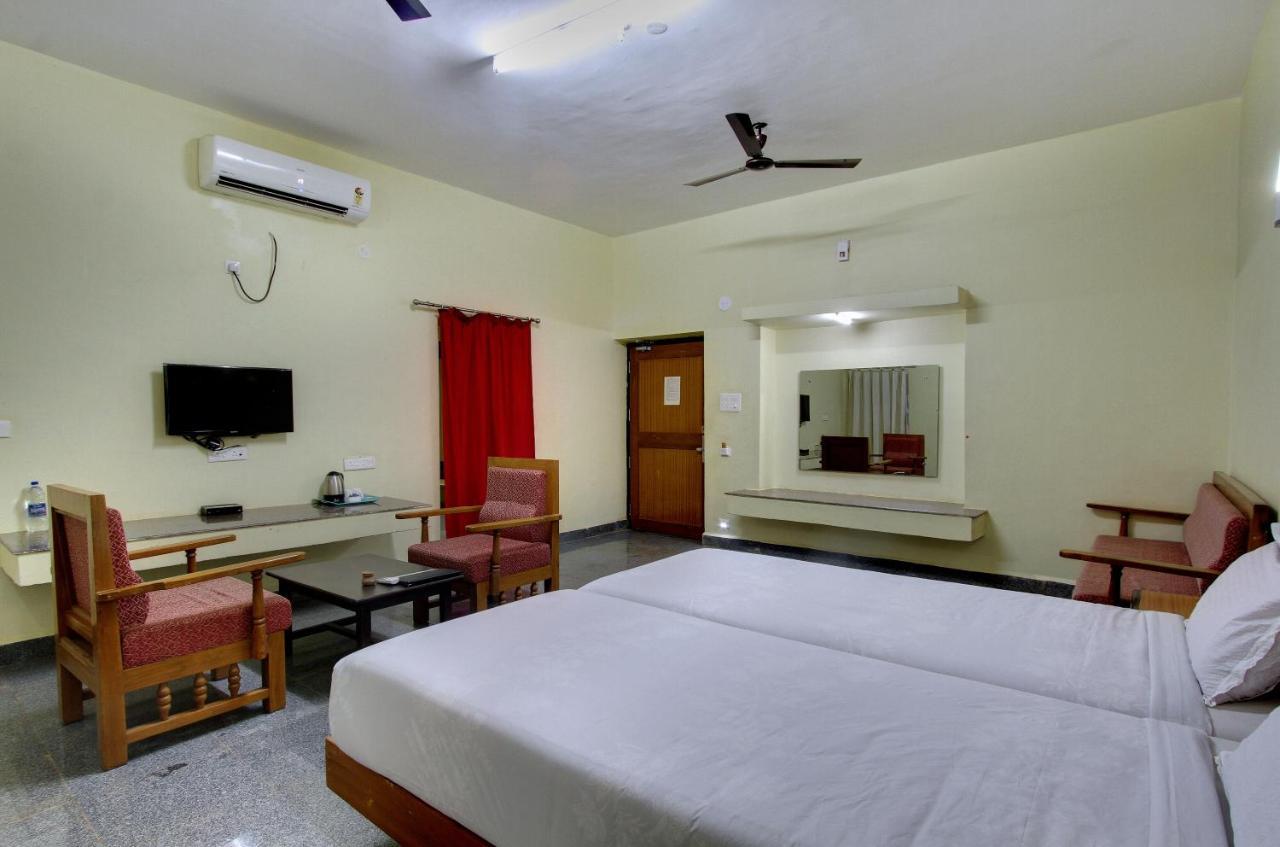 Bāgalkot Kanthi Resorts Badami מראה חיצוני תמונה