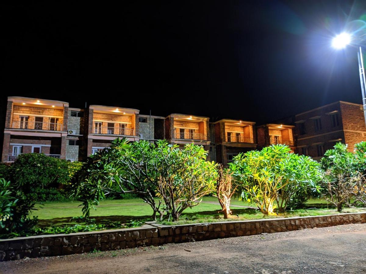 Bāgalkot Kanthi Resorts Badami מראה חיצוני תמונה