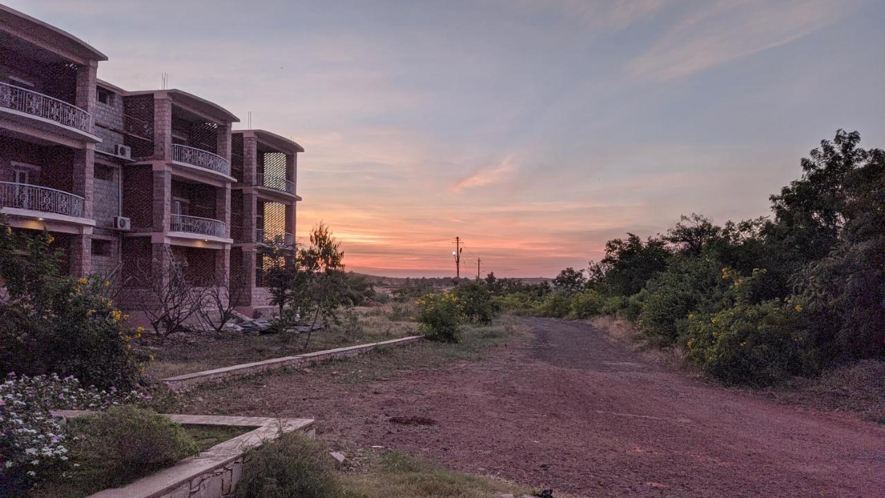 Bāgalkot Kanthi Resorts Badami מראה חיצוני תמונה
