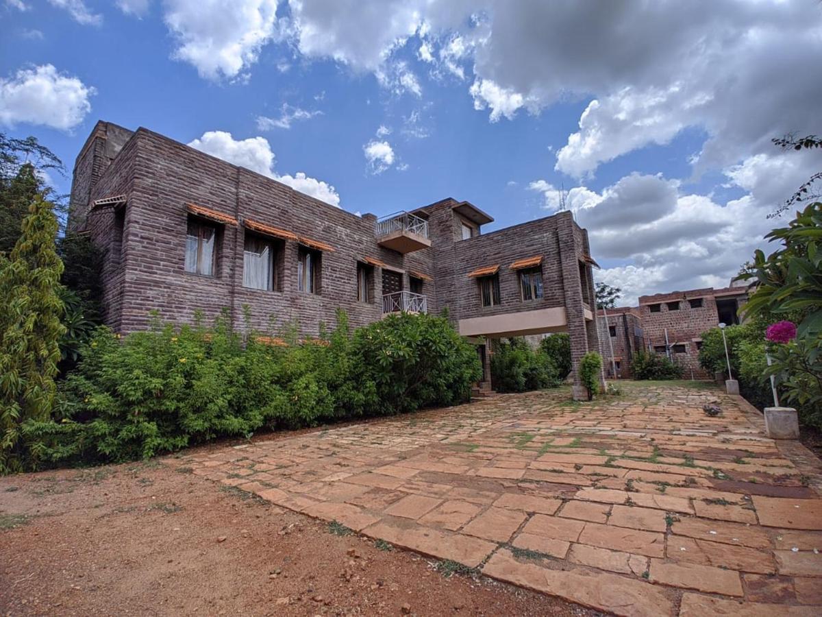 Bāgalkot Kanthi Resorts Badami מראה חיצוני תמונה